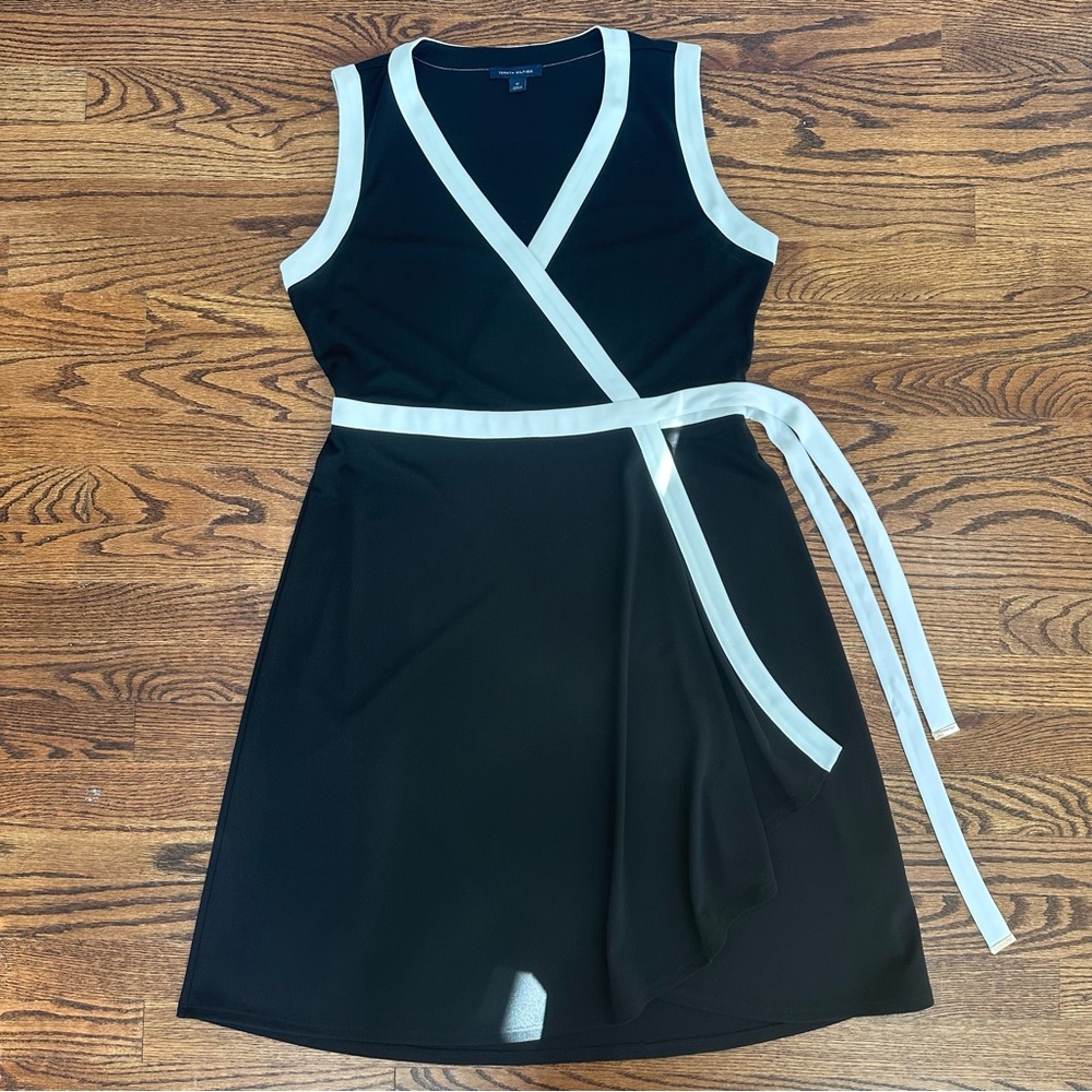 Tommy Hilfiger Black White Wrap Cocktail Sleeveless Office Elegant Dress Size 10